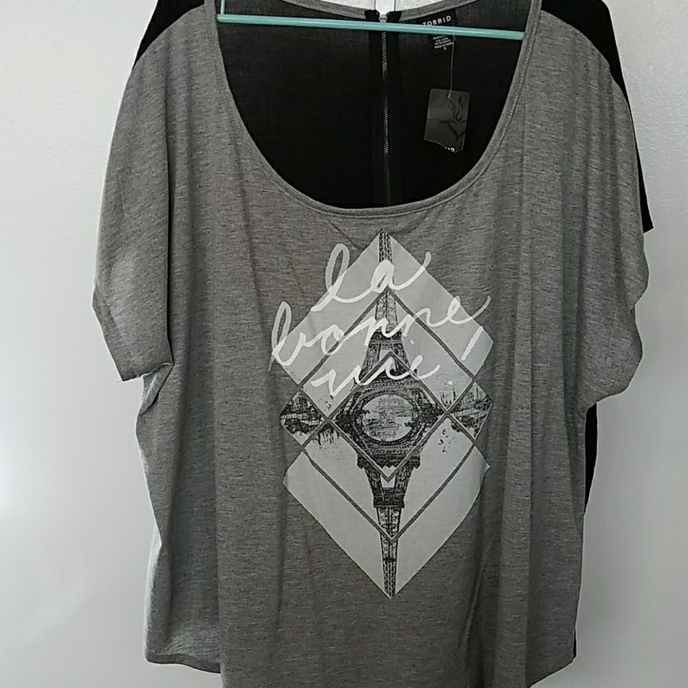 Torrid Ladies Top Size 3 *NWT* Paris